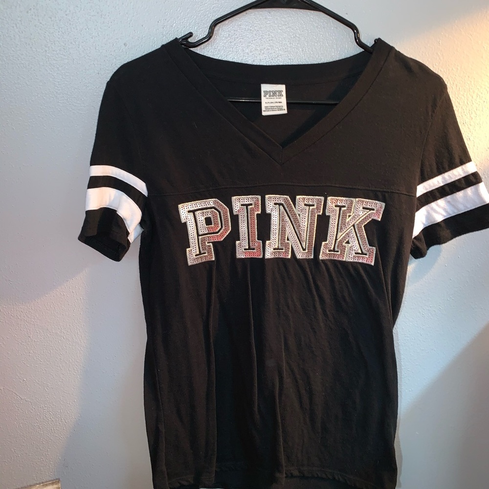short sleeve t-shirt with sequins logo